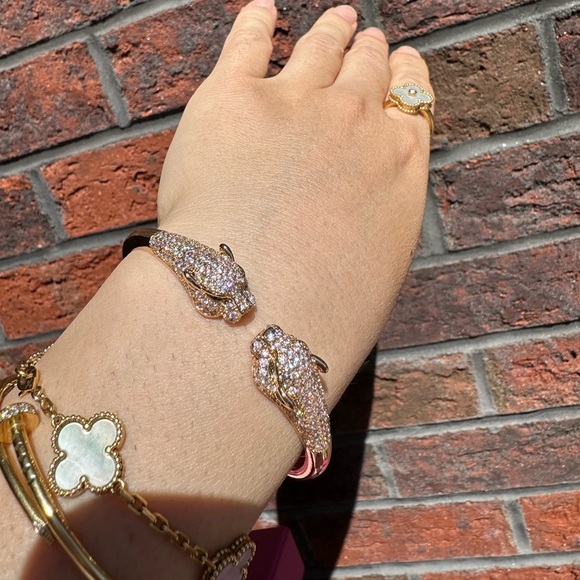 Panthere Crystal Head Encrusted Bangle Bracelet - Picture 10 of 17